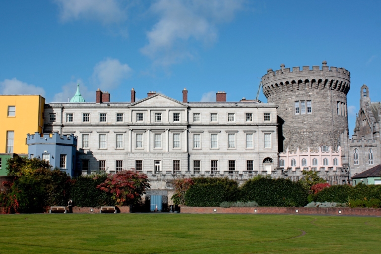 Dublin : coupe-file pour le Livre de Kells et le châteauCoupe-file pour le Livre de Kells et le château en anglais