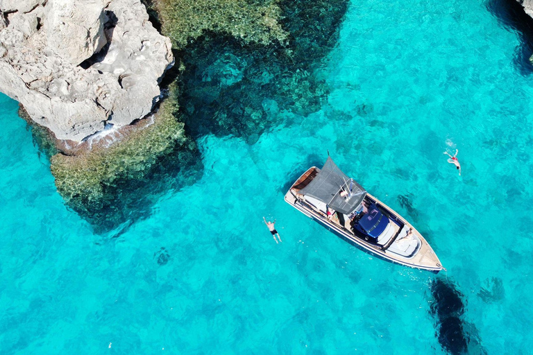 Ibiza: Beleef de magie van Ibiza en Formentera met onvergetelijke boottochten.Ibiza: Beleef de magie van Ibiza en Formentera met onvergetelijke boottochten