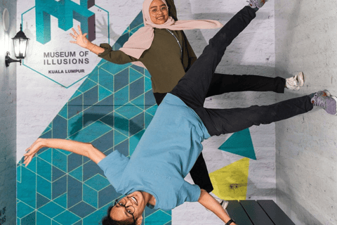 Kuala Lumpur: Museum Of Illusions Standaard Toegang TicketTicket voor Maleisiërs (Senior)