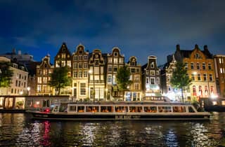 Amsterdam: Abendliche Schifffahrt mit optionalem Wein und Snacks