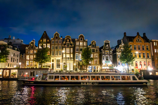 Amsterdam: Evening Cruise with Optional Wine and Snacks