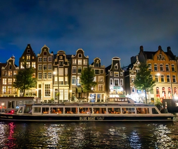 Amsterdam : Croisière en soirée avec vin et collations en option