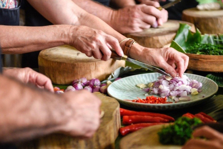 Cours de cuisine avec déjeuner, visite de l'île de la prison, équitation