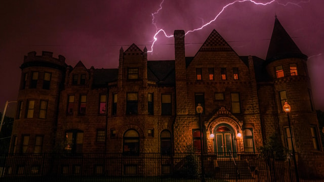 Detroit: Ghosts and Spirits Haunted Walking Tour