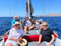 Tour a vela intorno a Lindos con cibo e bevande - Housity