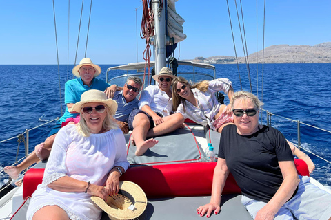 Segeltour um Lindos mit Essen und Trinken