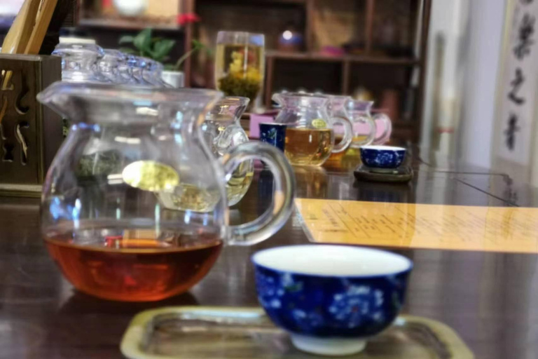 Tour privado de 3 horas por el Jardín Yu y la Ciudad Vieja con degustación de té