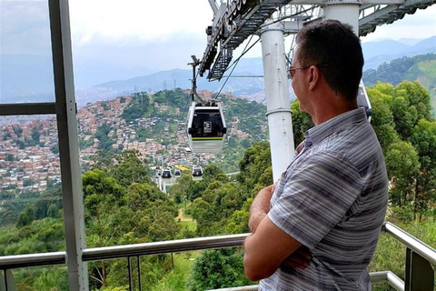 Medellín: Metro and Metro Cable Tour