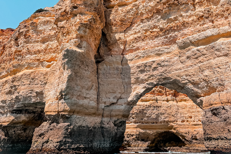 Benagil : Visite guidée en kayak à l&#039;intérieur des grottes et Praia da Marinha.