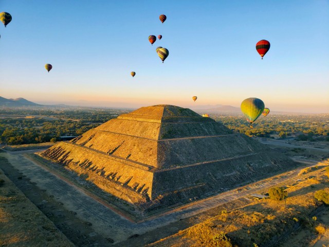 Visit Mexico City Air Balloon Flight & Breakfast in Natural Cave in Pirineos