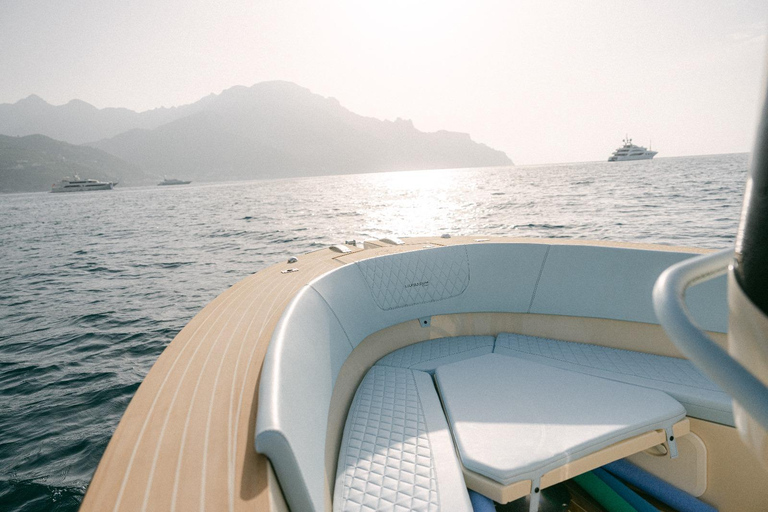 Tour Capri: discover the island of VIPs by boat