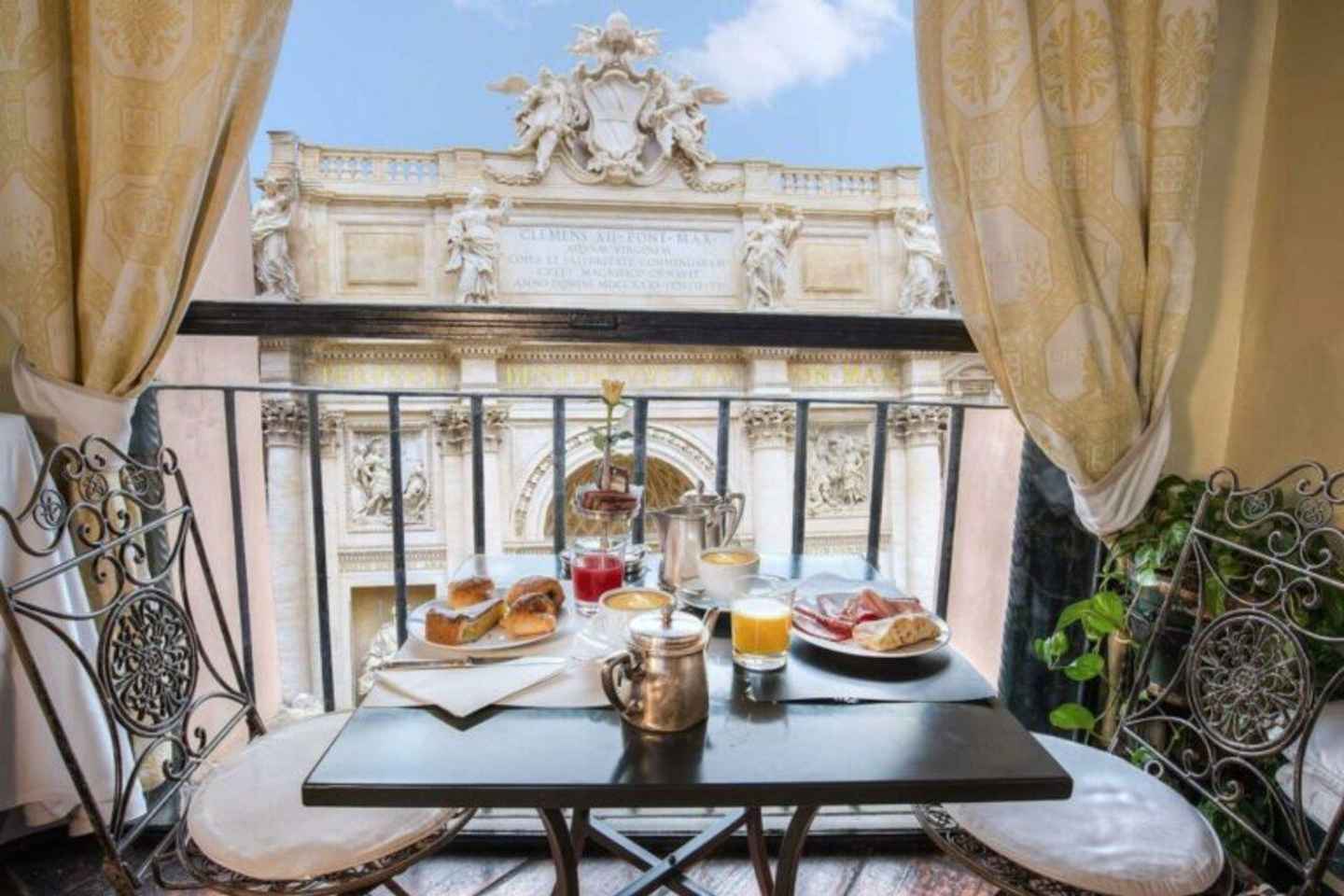 Rome: Trevi Fountain and Aperitif with a View of the Fountain - Rome: Trevi Fountain and Aperitif with a View of the Fountain