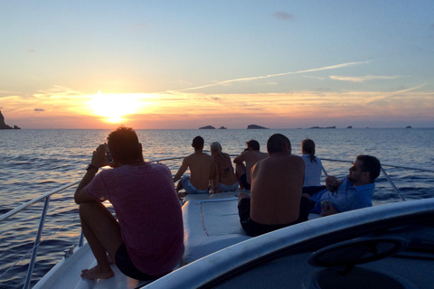 Hurghada: Couples & Families Sunset Cruise with Dinner