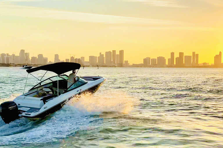 Aluguel de barco com capitão em Miami Beach - até 6 pessoas