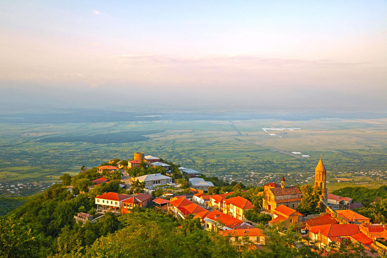 Tbilisi: 4-Day Georgia and Armenia Tour with Guide