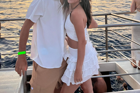 Dubrovnik: Sunset Boat Party with DJ & Blue Lagoon Swim Stop