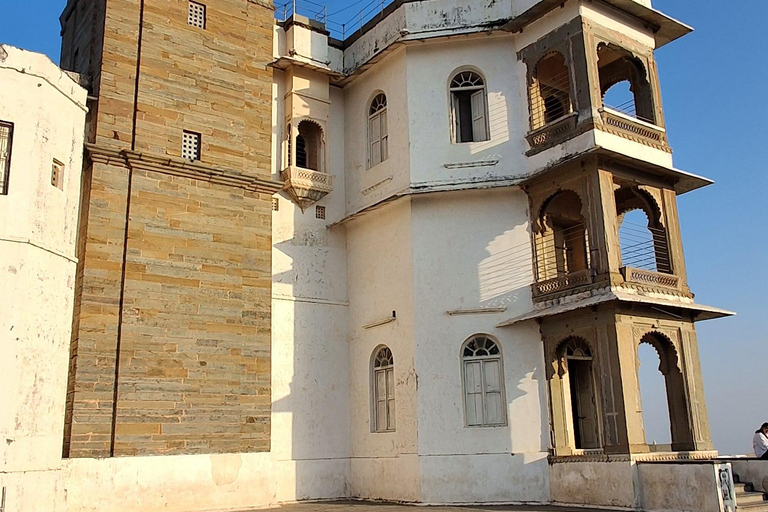 Monsoon Palace visit with Hotel Pickup-dropoff All Inclusive Guided Hiking at Monsoon Palace with Lunch