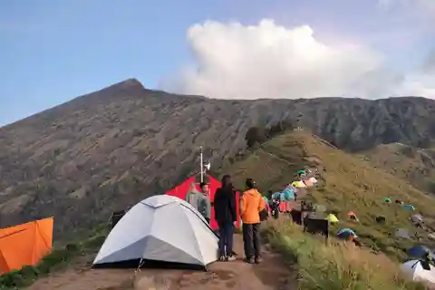 Mount Rinjani: Sembalun/Senaru Summit 2-Day Trekking Tour