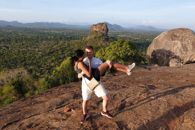 Kolombo: jednodniowa wycieczka z Pidurangala Rock i Minneriya SafariZ Kolombo: Pidurangala Rock i Minneriya Safari Day Tour