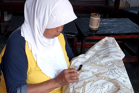 Yogyakarta: Batik Workshop & Borobudur Sunset PRIVATE - All Inclusive