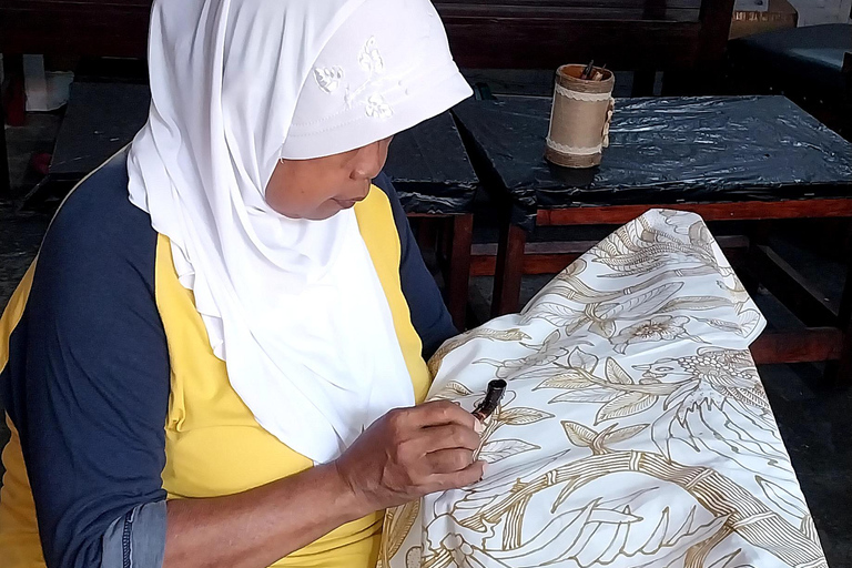 Yogyakarta: Batik Workshop & Borobudur Sunset PRIVATE - All Inclusive