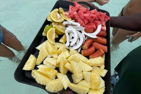 Zanzibar: tour privato dell'isola di MnembaTour privato. Non c'è il servizio di prelievo in hotel e non c'è il pranzo.