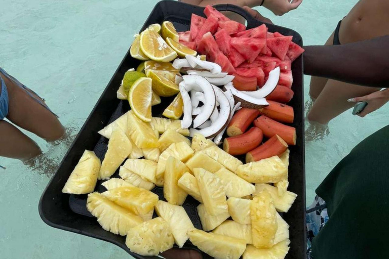 Zanzibar: tour privato dell'isola di MnembaTour privato. Non c'è il servizio di prelievo in hotel e non c'è il pranzo.