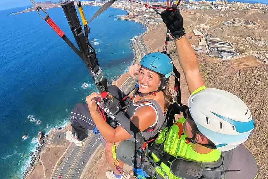 Gran Canaria: Praktische Paragliding-Erfahrung mit Pilot. Foto: GetYourGuide Gran Canaria: Praktische Paragliding-Erfahrung mit Pilot. Foto: GetYourGuide