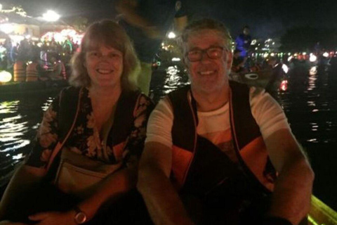 Hoi An: Private night boat Trip & release lantern on river