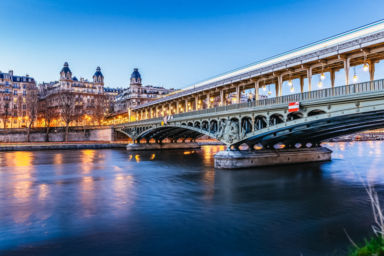 Paris : Croisière nocturne sur la Seine avec dégustation de gaufresParis : croisière nocturne sur la Seine avec dégustation de gaufre