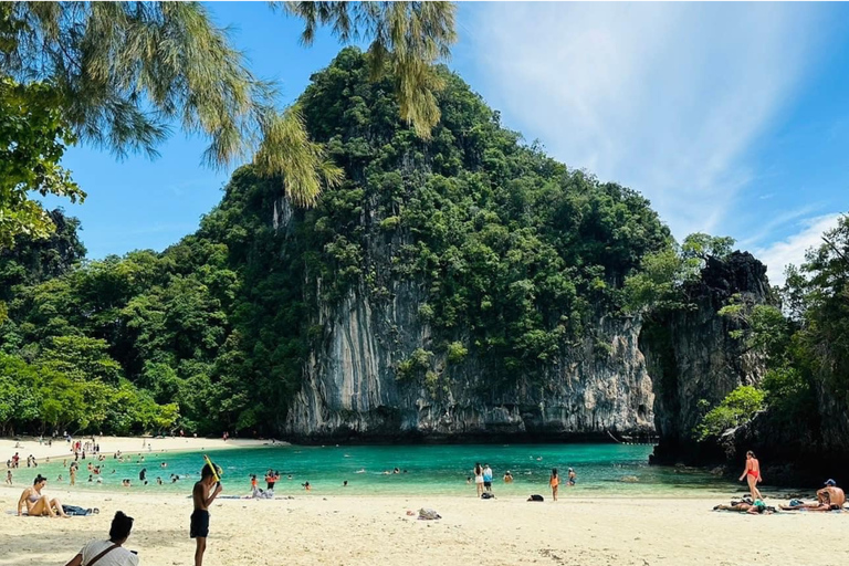 Phuket : sortie en bateau à longue queue privé dans la baie de Phang NgaPhuket : sortie privée en bateau à longue queue dans la baie de Phang Nga