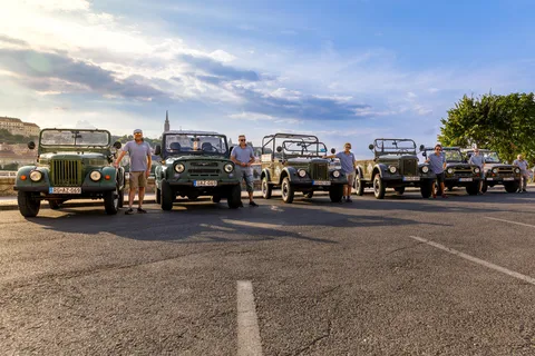 Budapest: Private City Tour with a Vintage Russian Jeep