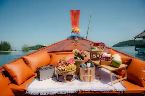 Hong Islands ab Koh Yao mit einem luxuriösen Vintage-Boot