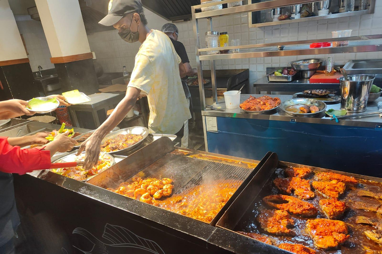 I sapori di Kochi: tour guidato con degustazione di cibo di stradaTour di gruppo: opzione vegetariana