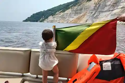 Brazzaville: Congo River Cruise & Manguenguengue cliffs