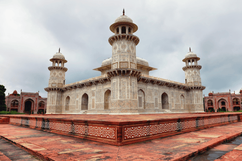 Visita al Taj Mahal desde Delhi en el tren expreso GatimaanRecorrido sólo con transporte y guía turístico