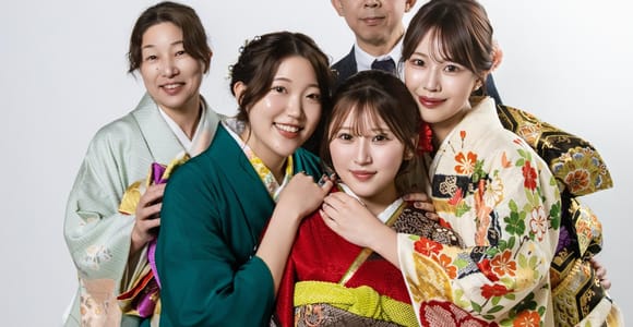 Kyoto: Family Photo Shoot with Kimono Rental and Styling
