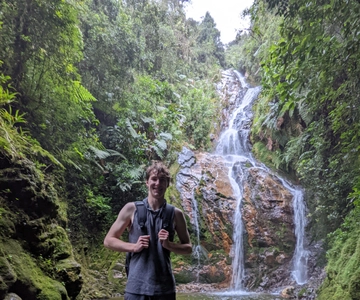 Medellín: Caminhada ancestral a uma cascata sagrada e café