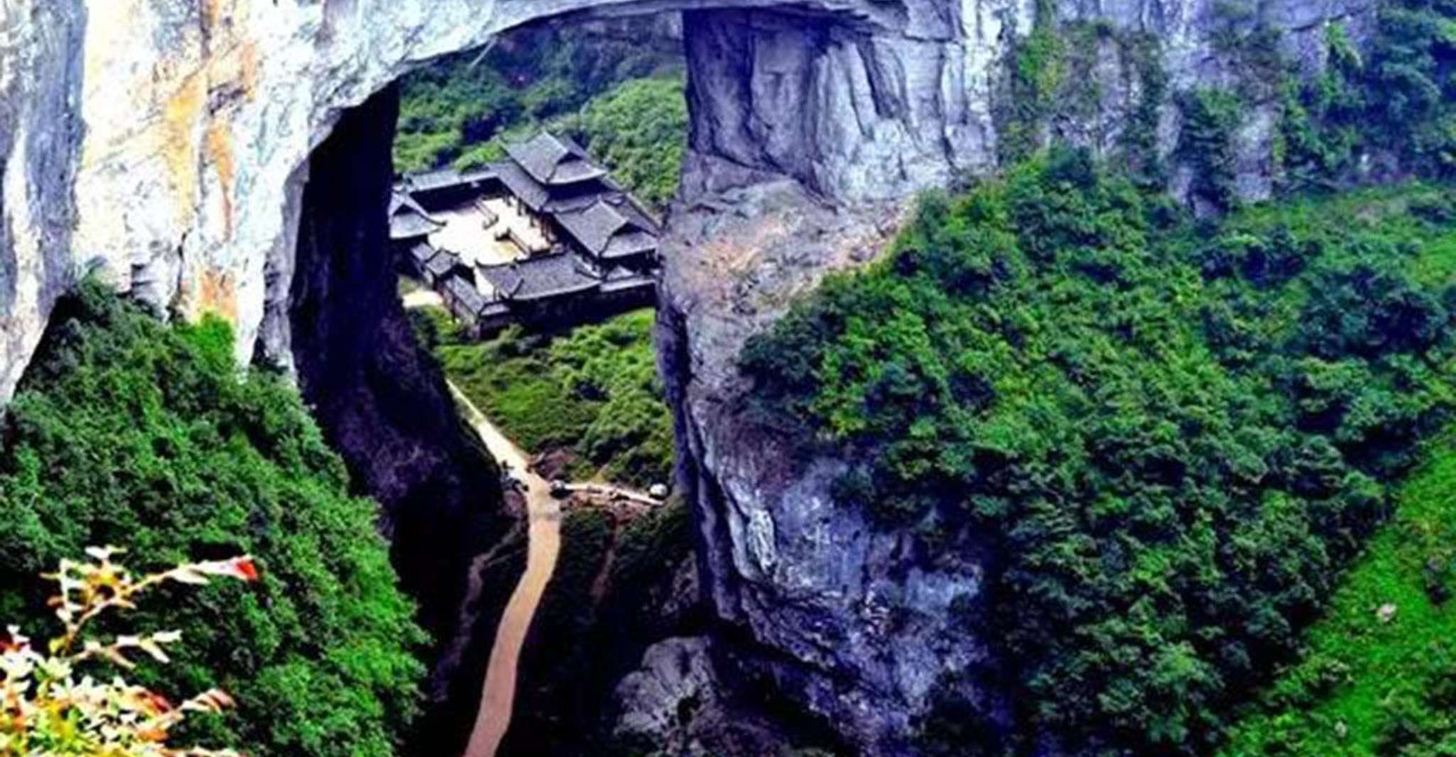 Chongqing, Wulong Exploration Tour - Housity