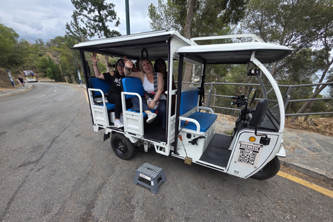 Málaga: Tuk-Tuk Tour 1-HOUR MÁLAGA TUK-TUK TOUR