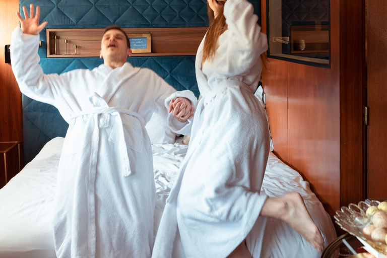 París: Estancia en el Hotel Seine Yacht y espectáculo de Cabaret Latino Paradis