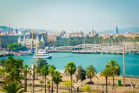 Visita Privada a Pie del Casco Antiguo de Barcelona con Entradas para Crucero
