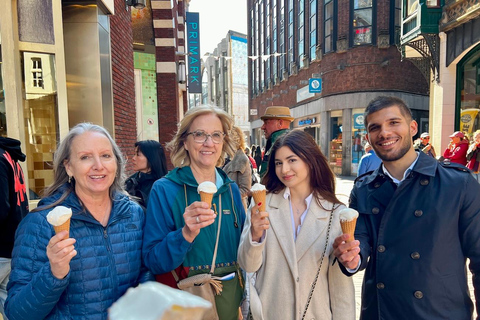 Amsterdam: Small Group Walking Tour with Fun Guide Walking Tour in Amsterdam with Enthusiastic and Fun Guide