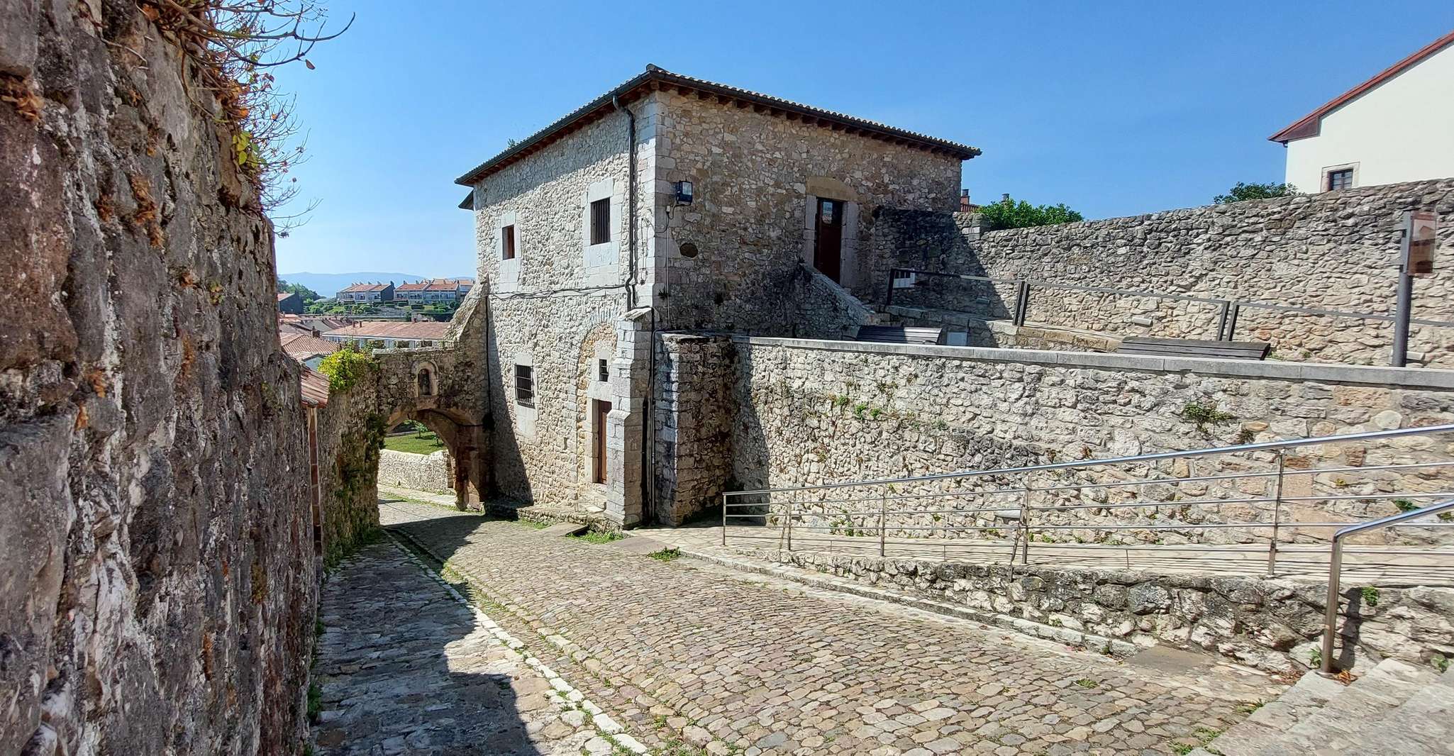 Excursión de un día desde Santander, Costa Oeste de Cantabria Villages - Hizvo