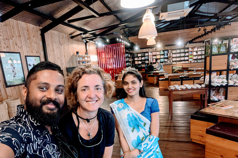 Kandy: Tea Factory Tour with Tasting and Tuk-Tuk Ride
