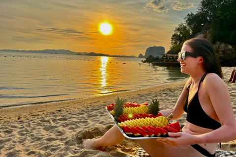 Krabi: Excursión al atardecer en la isla de Hong con barbacoa y snorkel