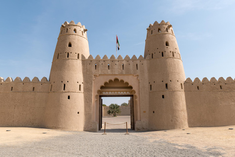 De Abu Dhabi a Al Ain: dos campos reais aos picos das montanhasDe Abu Dhabi a Al Ain: dos terrenos reais aos picos das montanhas