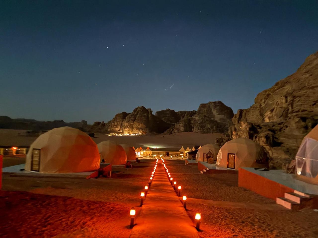 Ab Amman: 2-Tagestour nach Petra, Sternenbeobachtung im Wadi Rum & Totes Meer