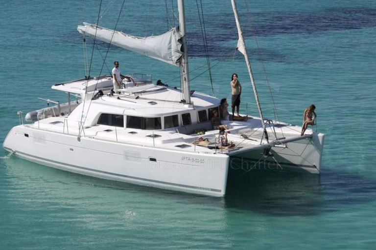 Premium and exclusive catamaran in Lanzarote 4h Exclusive and private catamaran in Lanzarote