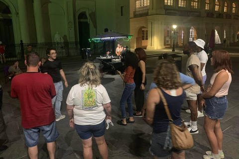 Ghost Tour com equipamento de caça a fantasmas